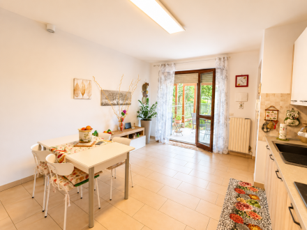 Ingresso indipendente con giardino e garage - AGENZIA ROSSANA IMMOBILIARE